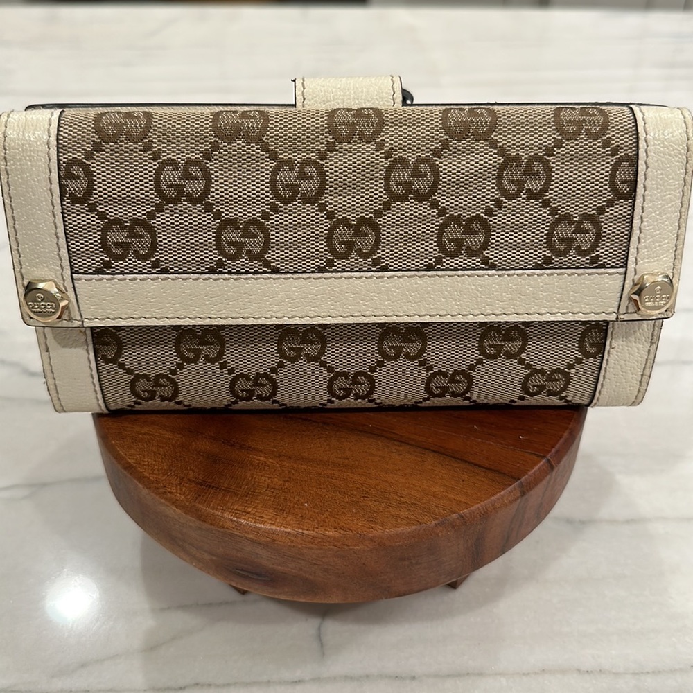 GUCCI signature pattern wallet